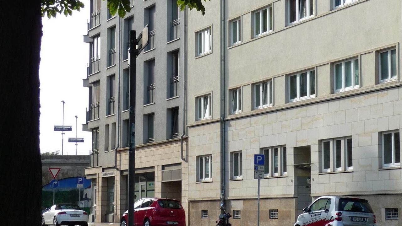 Fassade / Eingang Fassade / Eingang